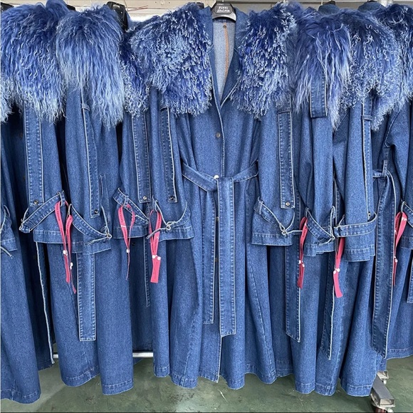 Runway Ready trench-coat with fur collar - Picture 9 of 12